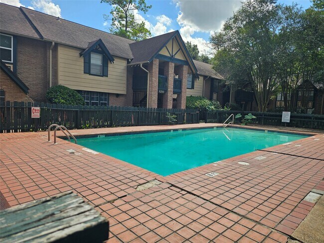 Building Photo - 8287 Kingsbrook Rd