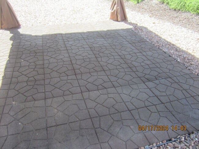 Building Photo - COOL POOL, PARKS AND NEAR NEW 3 BR PLUS DEN IN MEINFEE