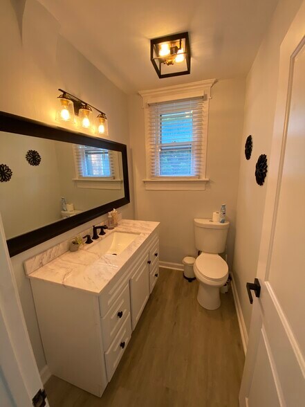 Building Photo - 435 Stoddart Ave
