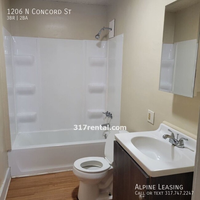 Building Photo - Near Westside 3BR/2BA House w/Garage!