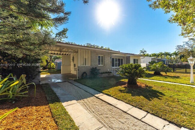 Building Photo - 3965 SW 60th Ct