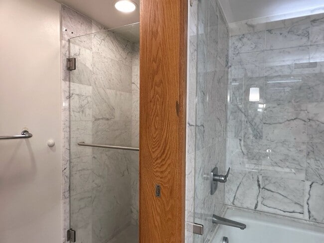 Building Photo - Stunning Kakaako 2 Bedroom at Nauru Tower