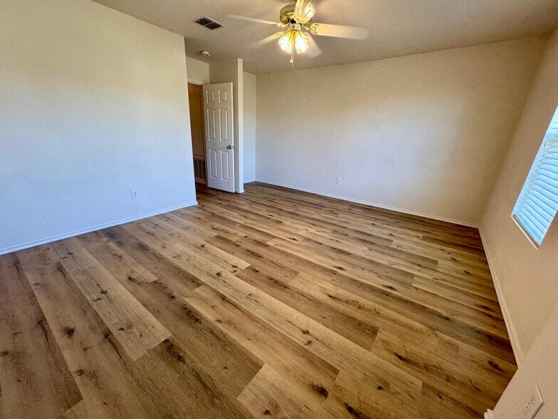 Building Photo - 13287 Fowler Dr