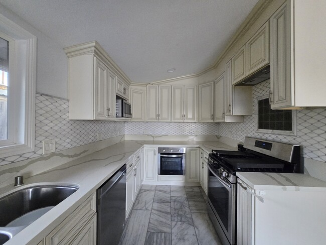 Building Photo - 9622 Stonybrook Dr
