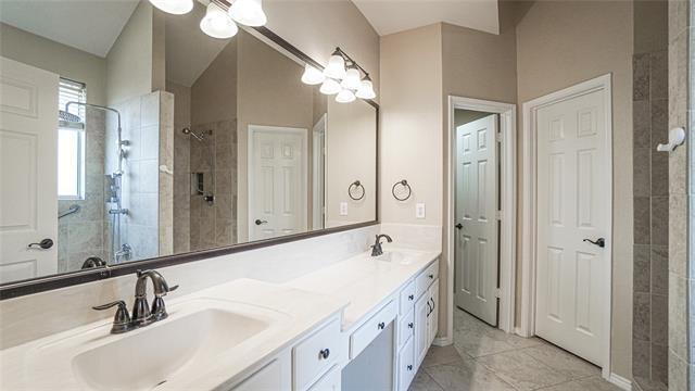 Building Photo - 2060 Garden Crest Dr