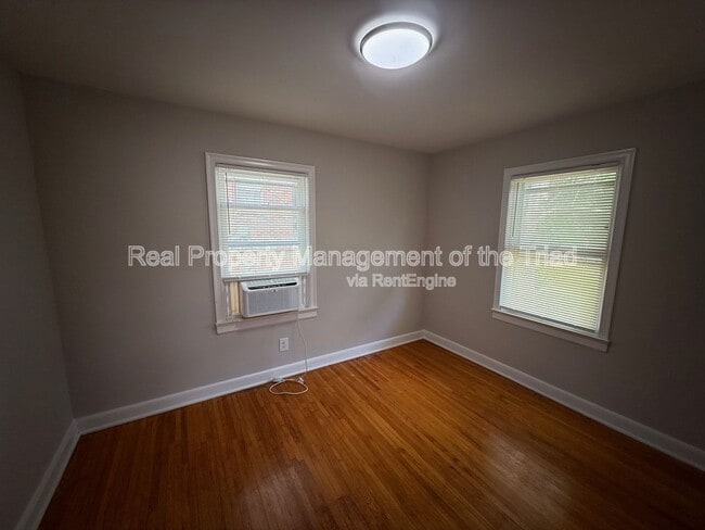 Building Photo - 828 Circle Dr