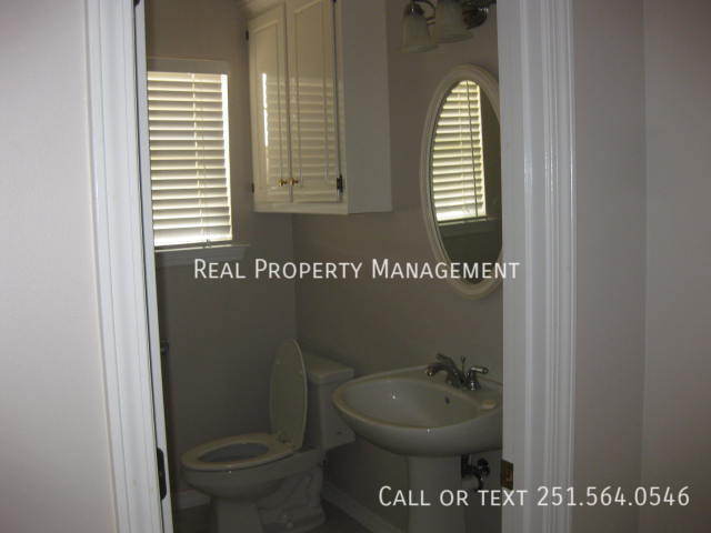 Building Photo - 1622 Parkmoor Ct