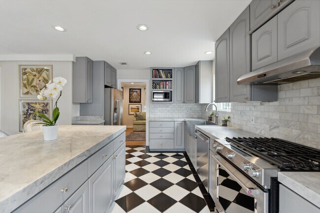 Building Photo - 6158 Burgoyne Rd