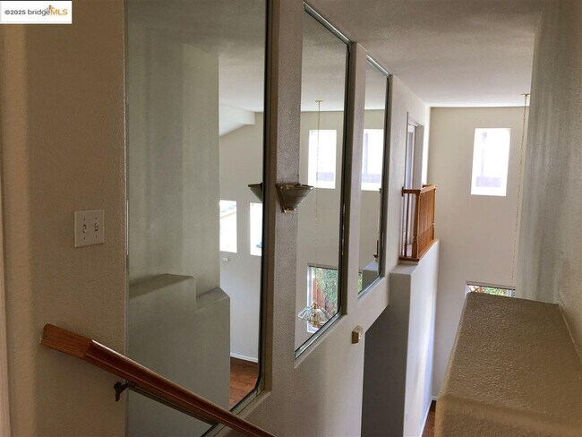 Building Photo - 861 Orchid Ct