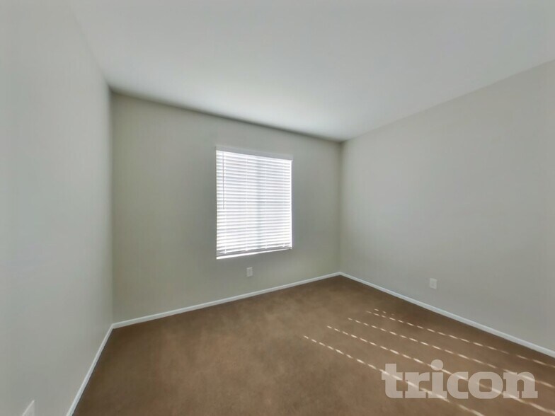 Building Photo - 25172 Omaha Dr