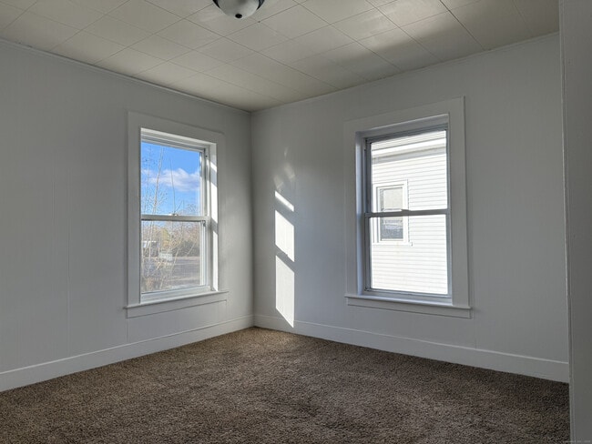 Building Photo - 15 Freestone Ave