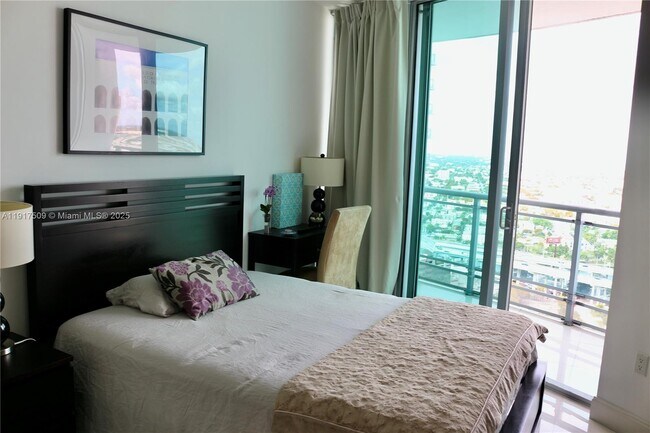 Building Photo - 350 S Miami Ave