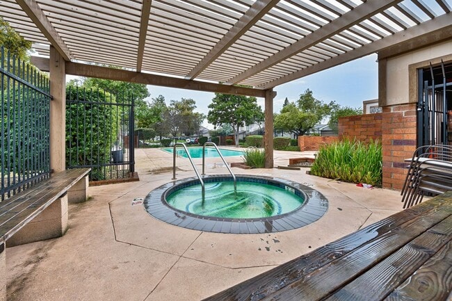 Building Photo - 317 Bridge Pl