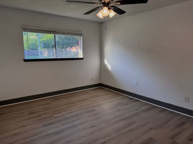 Building Photo - 9750 Guest St