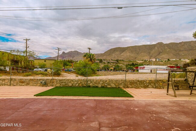 Building Photo - 5822 Beaumont Pl