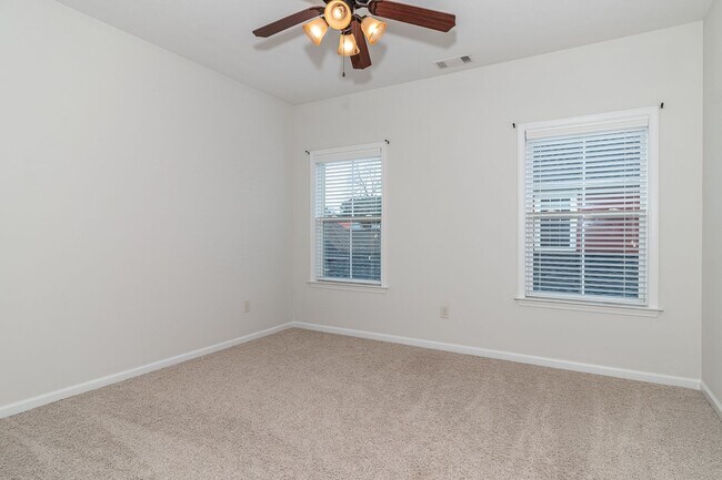 Building Photo - Lovely Riverwood Home