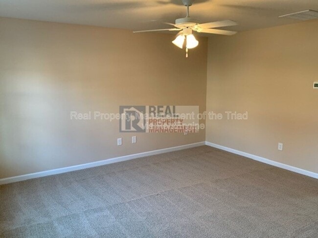 Building Photo - 3916 Mountainridge Dr