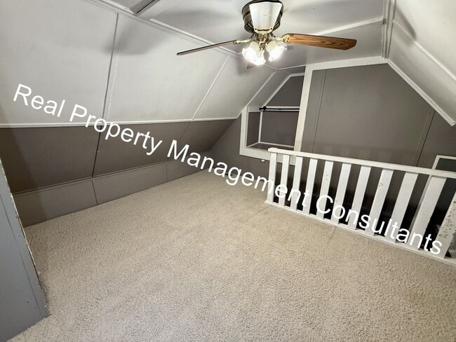 Building Photo - 3 Bedroom with Spacious Backyard