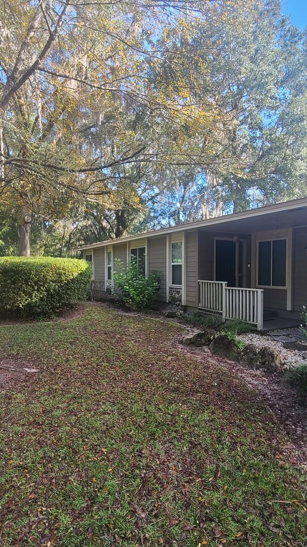 Building Photo - Beautiful 4/2 fenced home in Chatworth Court