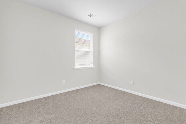 Building Photo - Modern Comfort in the Heart of Ladson