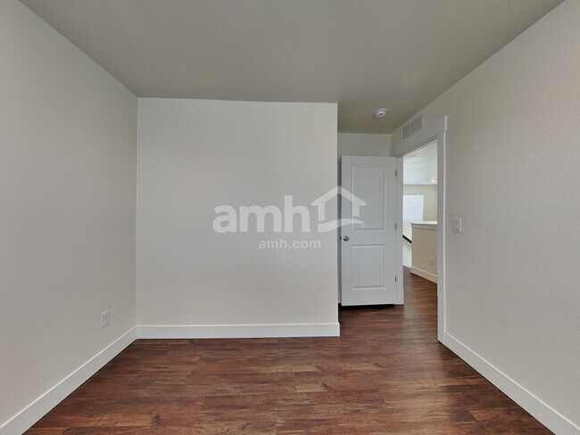 Building Photo - 3975 Ryedale Wy