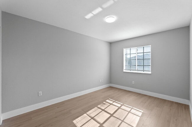 Building Photo - 1411 Lucaya Dr