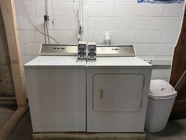 Building Photo - Central AVL - 1/1 Updated Apartment Ready ...