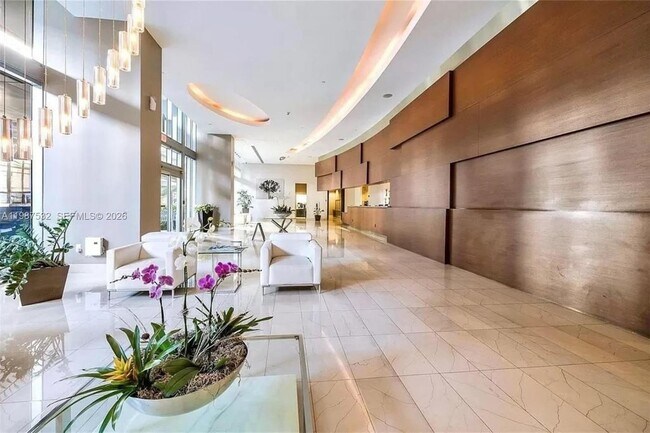 Building Photo - 1111 SW 1st Ave