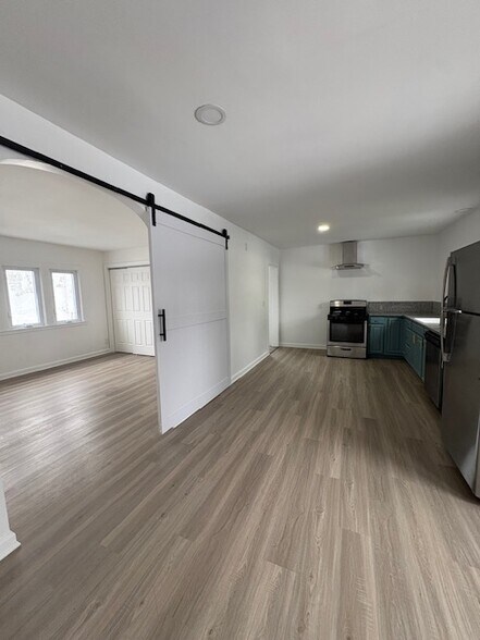 Stunning 2000 SQ FT Loft-Style 1 BDRM 1 BATH - All Inclusive -1 PRICE FOR ALL- Newly Renovated! - 608 Ridge Rd