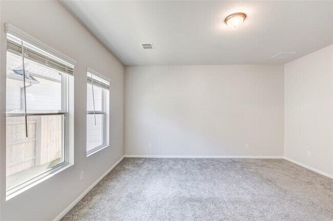 Building Photo - 141 Yellowstone Dr