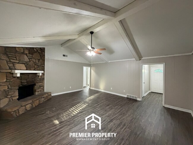 Building Photo - 3955 Castile St