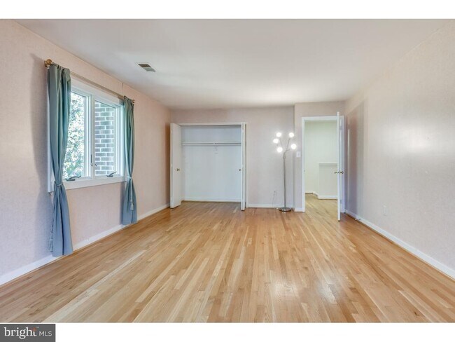 Building Photo - 7220 Vistas Ln