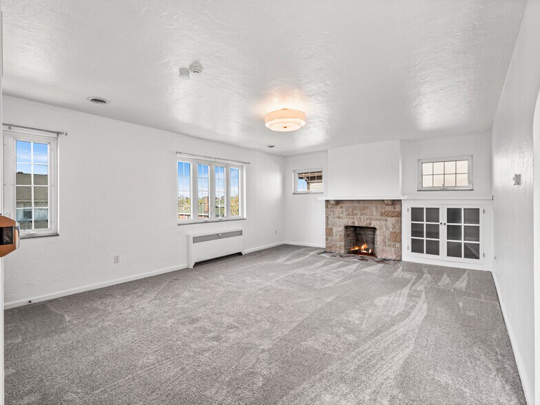 Building Photo - 433 Winterhill St