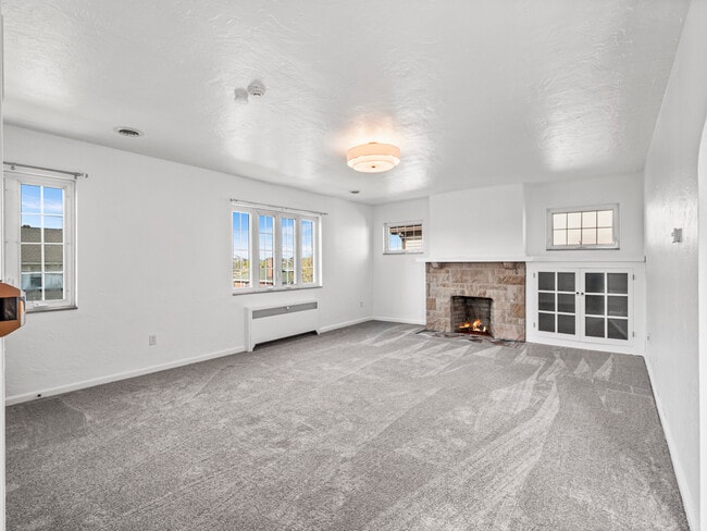 Building Photo - 433 Winterhill St