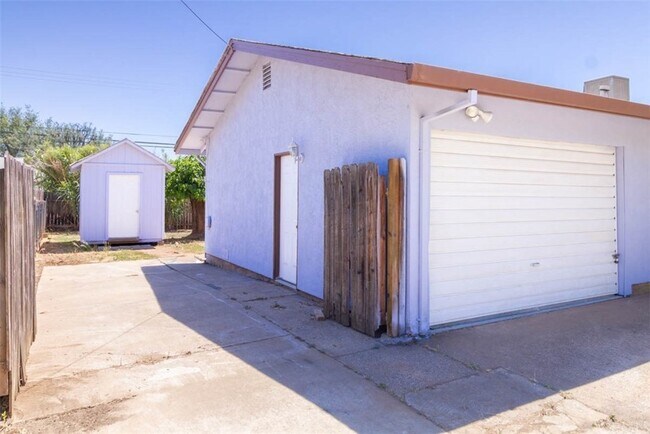 Building Photo - 1257 Rosekrans Dr