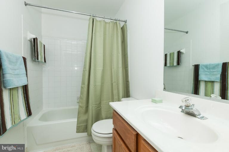 Building Photo - 2446 Golders Green Ct