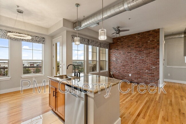 Building Photo - 10111 Inverness Main St