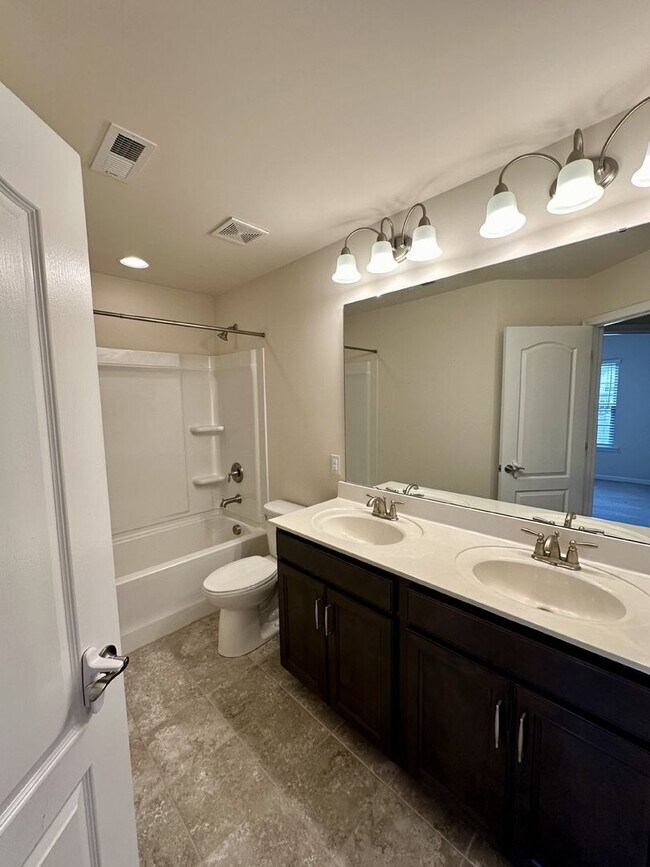 Building Photo - Beautiful, Well Kept, Townhouse in Popular Bridgemill