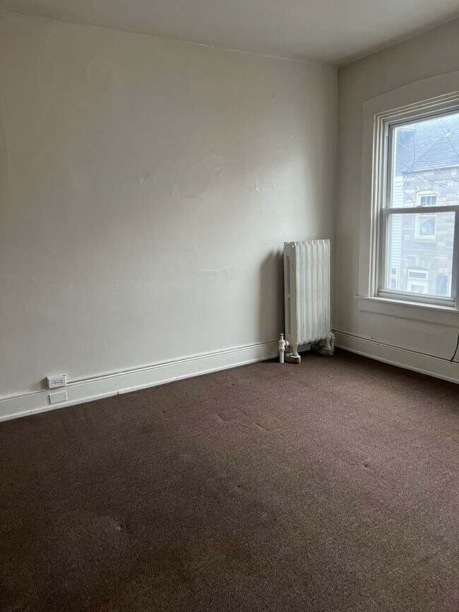 Building Photo - 605 High St