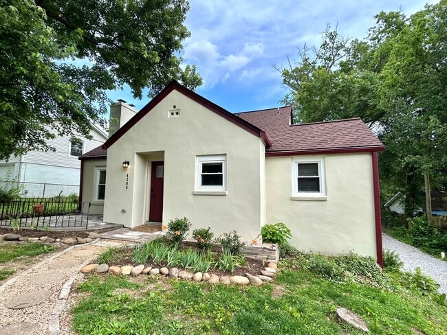 Primary Photo - Newly remodeled 3 bedroom, 2 bath home for...