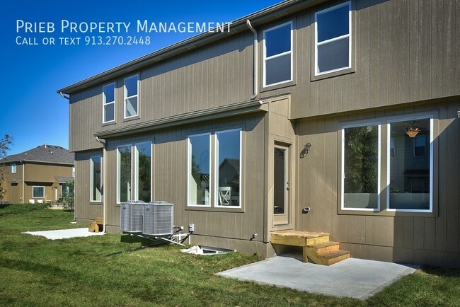 Building Photo - Reserve Townhome - Available now