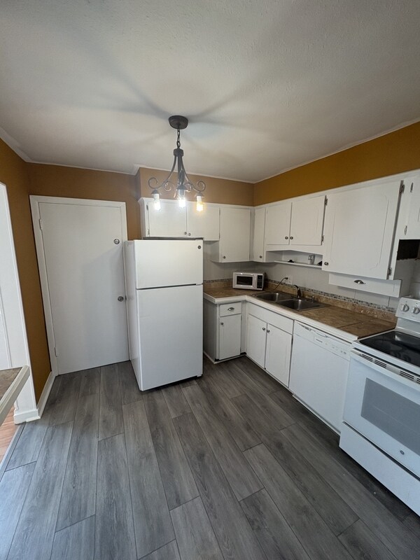 Building Photo - 6094 Andover Blvd