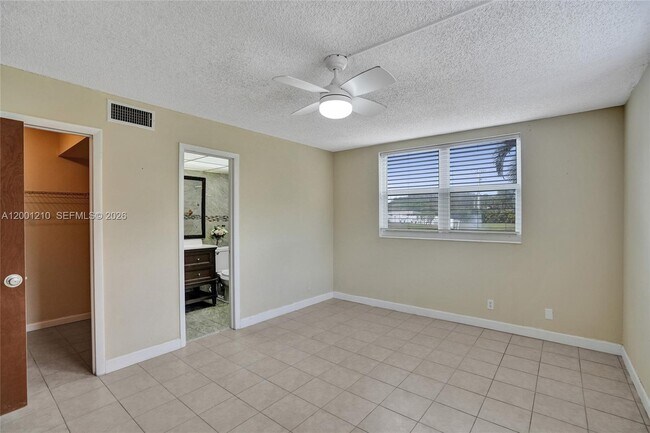 Building Photo - 3051 NW 46th Ave