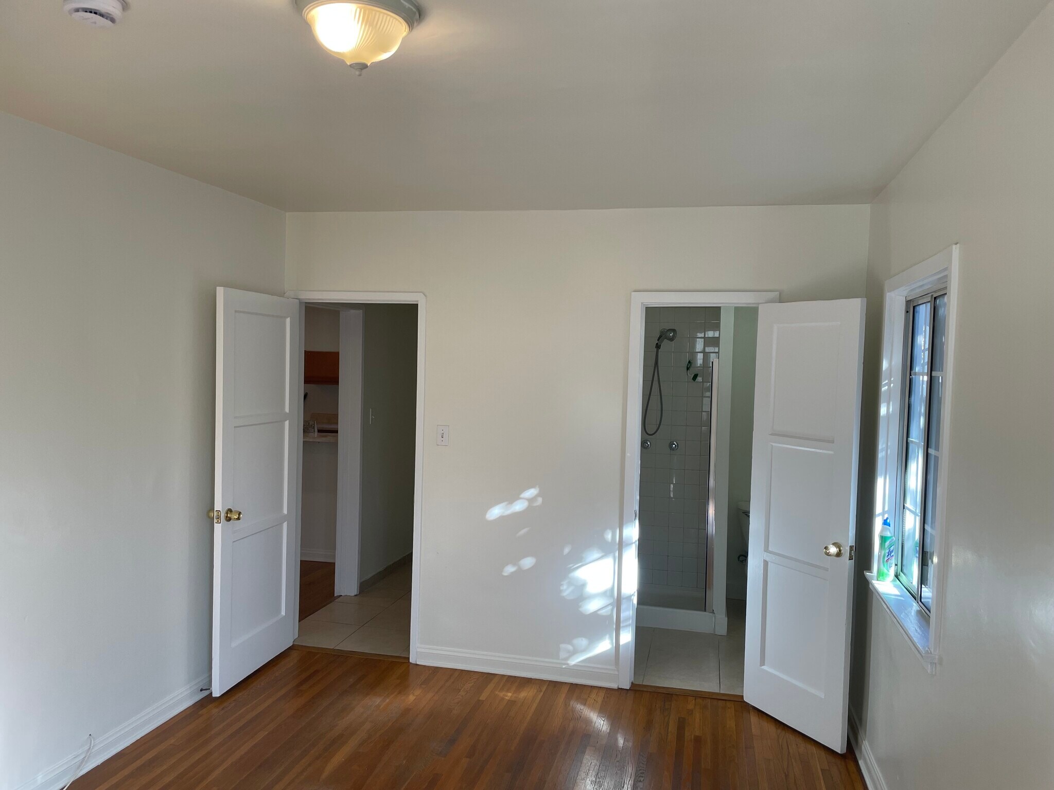 Main Bedroom - 5362 Monroe St