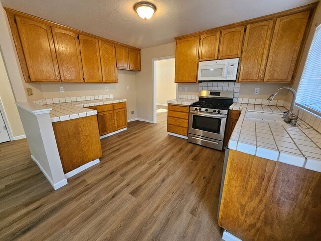 Building Photo - Spacious, well maintained Antioch home