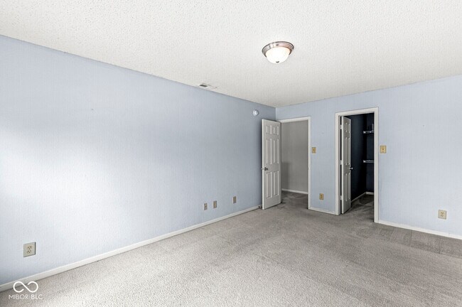Building Photo - 5641 Buck Dr