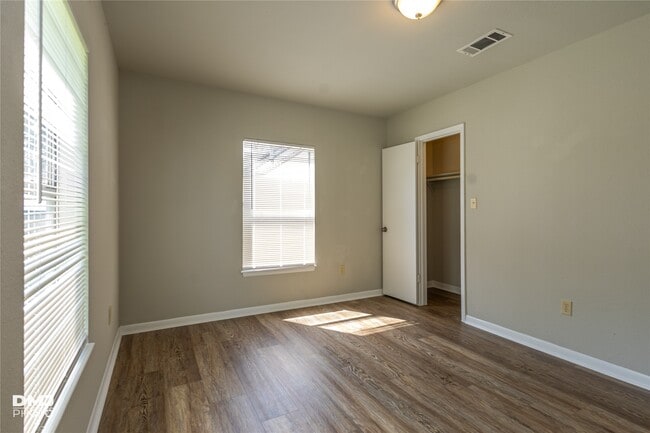 Building Photo - 3140 Boyd Ave