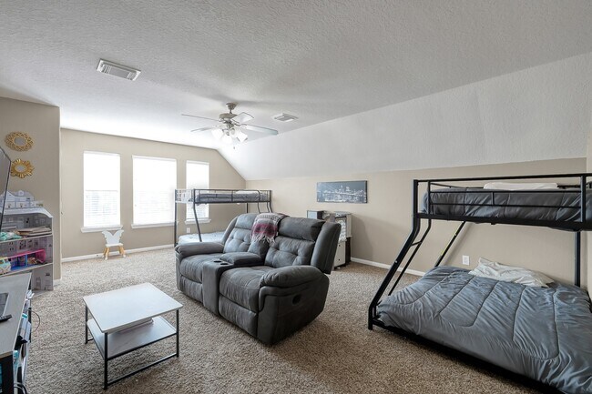 Building Photo - 180 Park Way