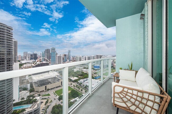 Building Photo - 1900 N Bayshore Dr