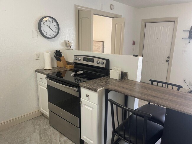 Building Photo - 641 Executive Center Dr